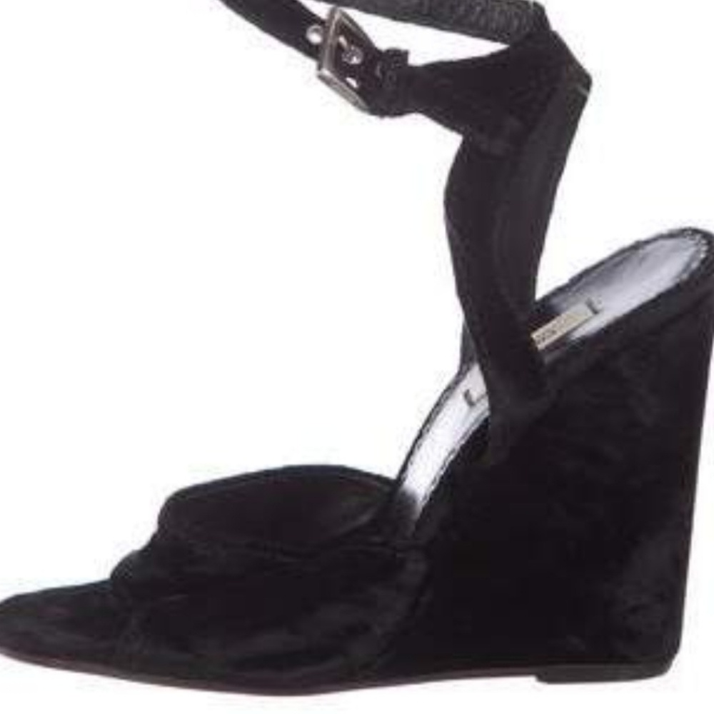 🌋🌋PRADA WEDGES